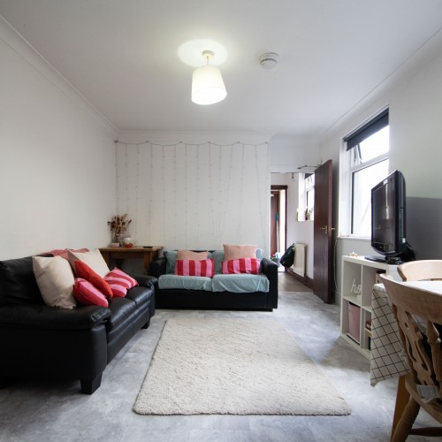 Flat 1, 23 Llanbleddian Gardens 